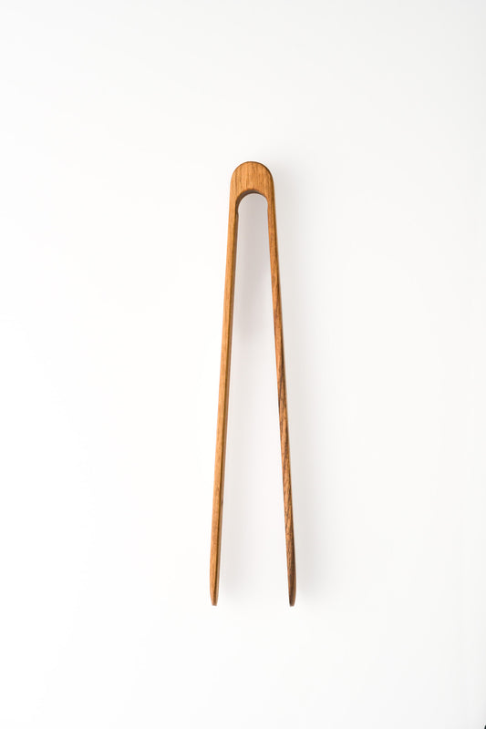 Pince de cuisine design et artisanale en noyer massif