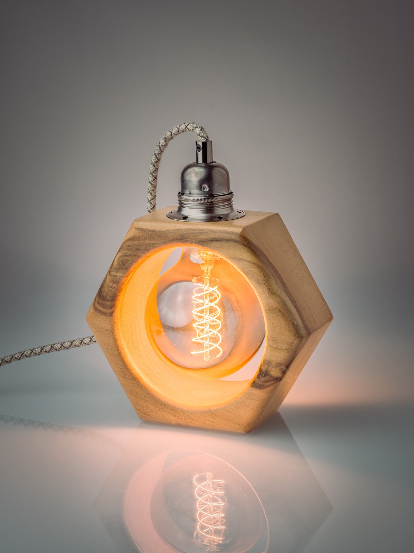 Lampe à poser artisanale en noyer massif - Modèle Léon