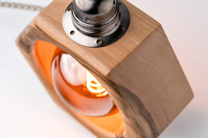 Lampe à poser artisanale en noyer massif - Modèle Léon