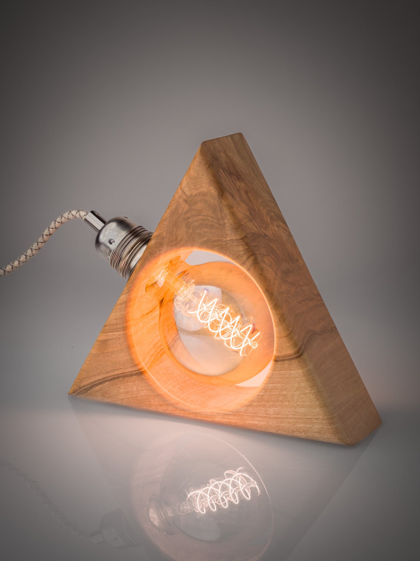 Lampe à poser artisanale en noyer massif - Modèle Barnabé
