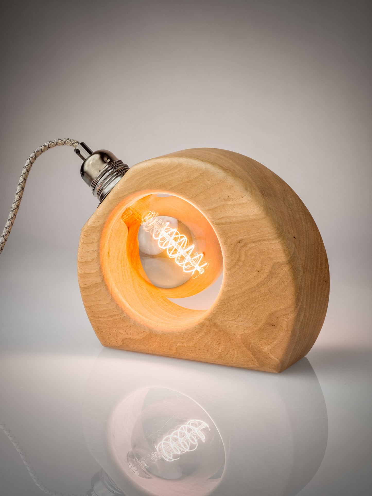 Lampe à poser artisanale en noyer massif - Modèle Arthur