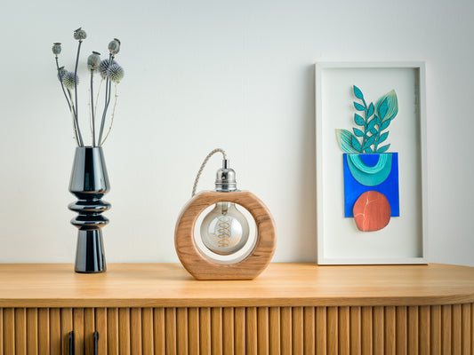 Lampe à poser artisanale en noyer massif - Modèle Nino
