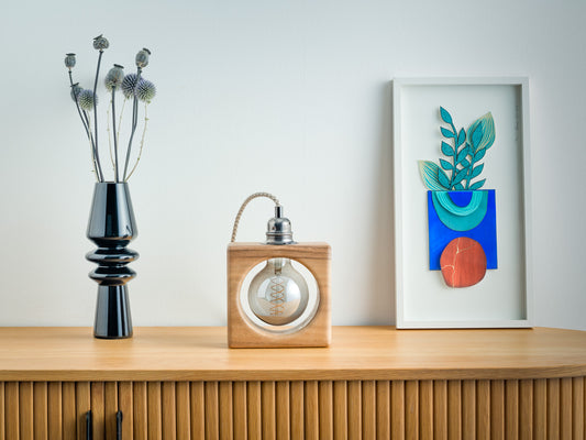 Lampe à poser artisanale en noyer massif - Modèle Octave