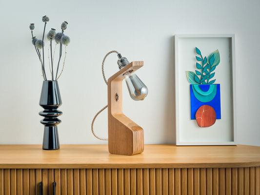Lampe à poser artisanale en noyer massif - Modèle Anouk