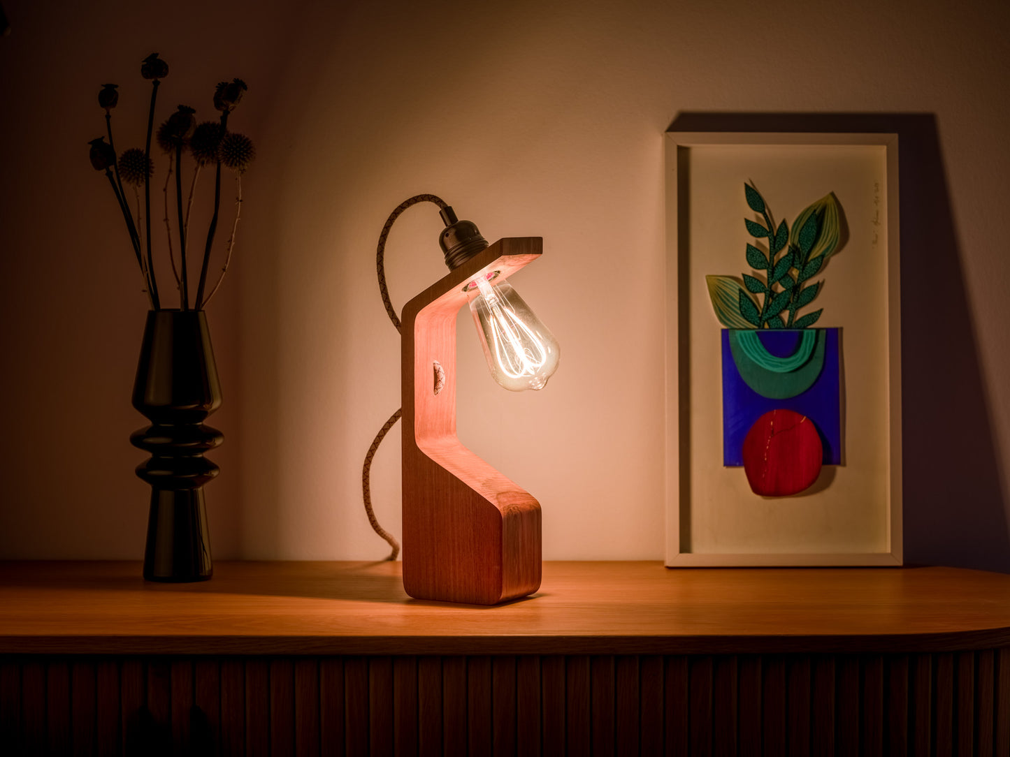 Lampe à poser artisanale en noyer massif - Modèle Anouk