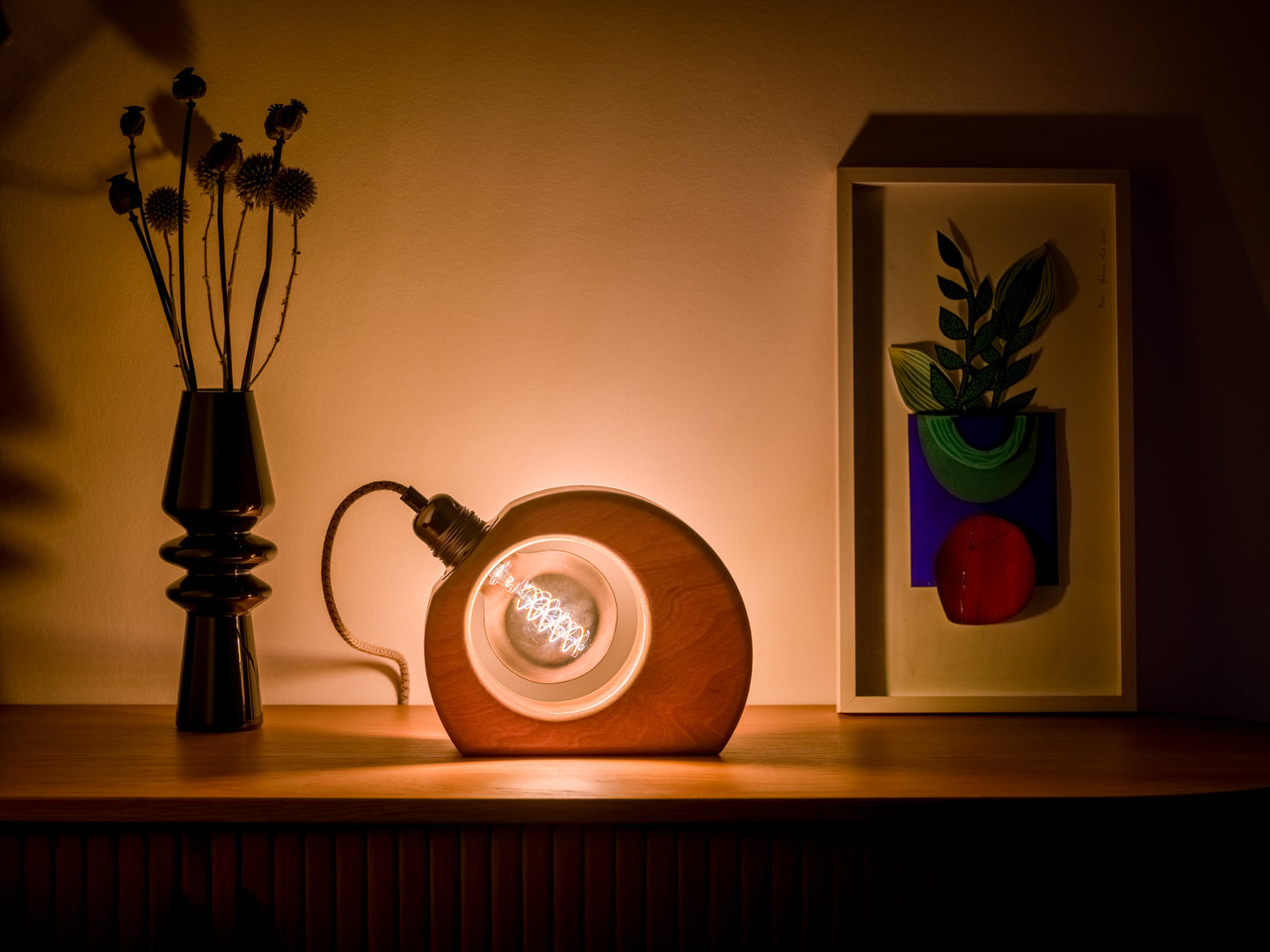 Lampe à poser artisanale en noyer massif - Modèle Arthur