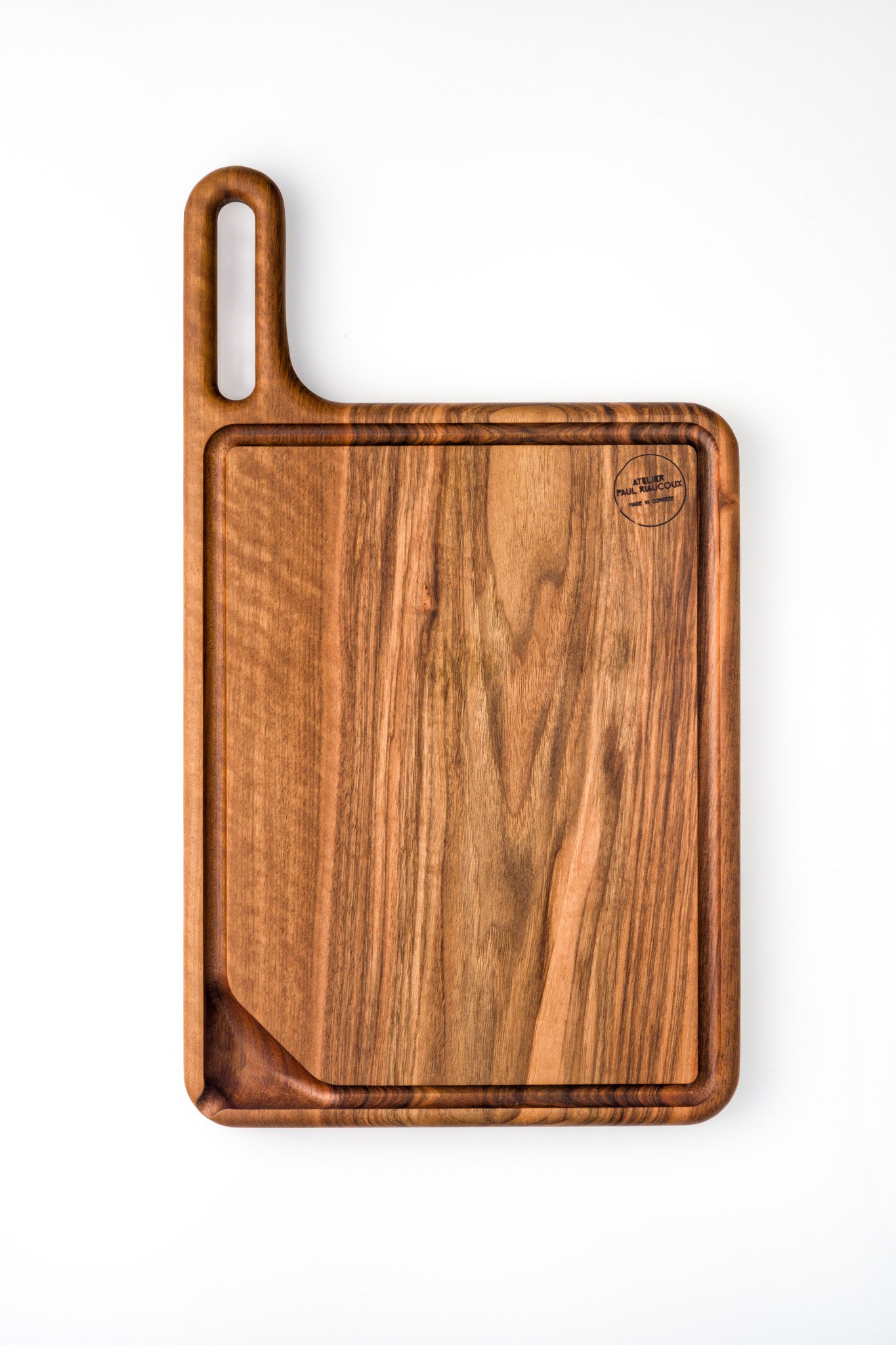 Planche à découper artisanale en noyer massif avec rigoles - #R2