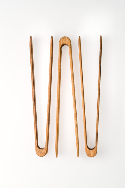 Pince de cuisine design et artisanale en noyer massif
