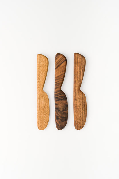 Couteau à beurre / Tartineur artisanal en noyer massif