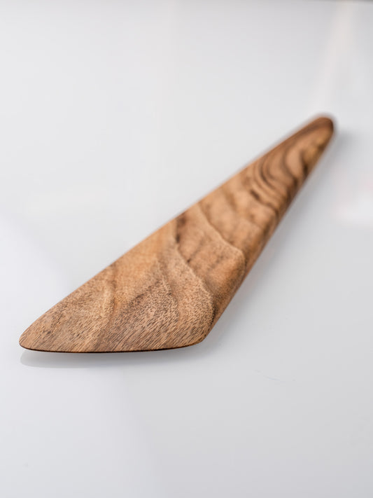 Spatule design et artisanale en noyer massif