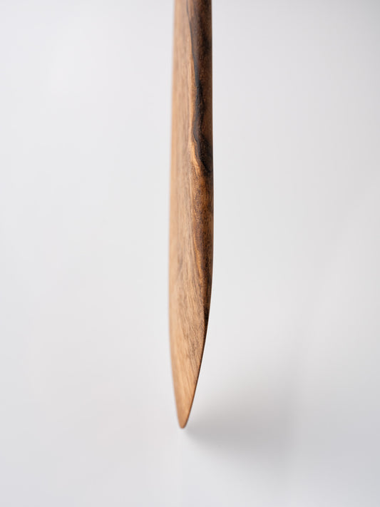 Spatule design et artisanale en noyer massif